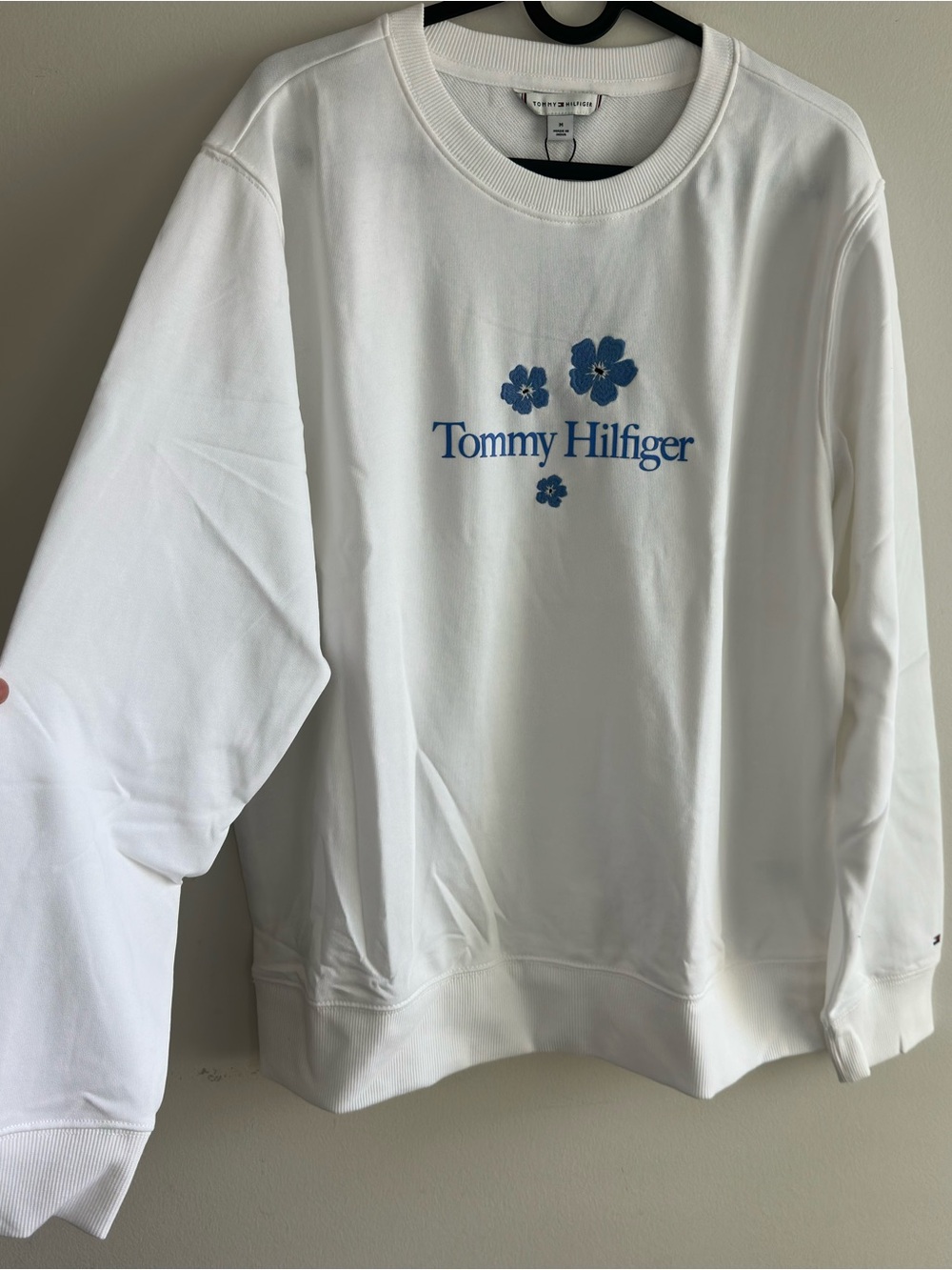 Tommy Hilfiger NWT  White Crewneck with Blue Floral Logo Script Size Medium